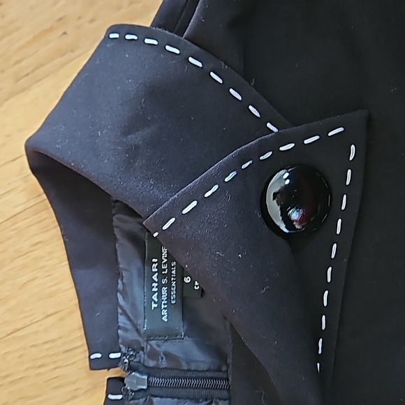 Tahari LBD with 1950s button collar 6 - Picture 6 of 7